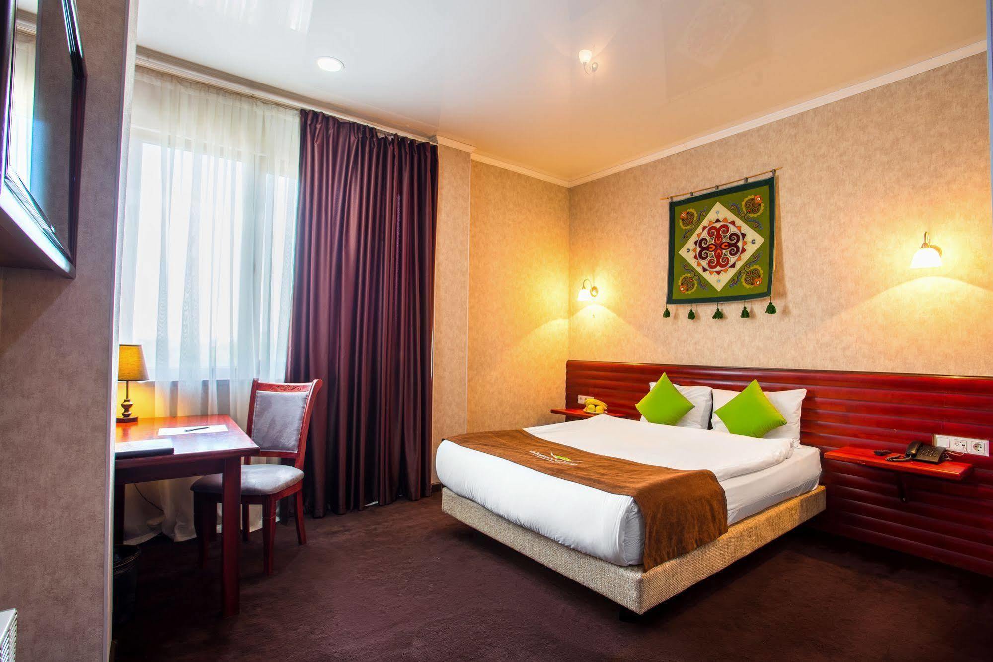 Green City Hotel Bishkek Luaran gambar