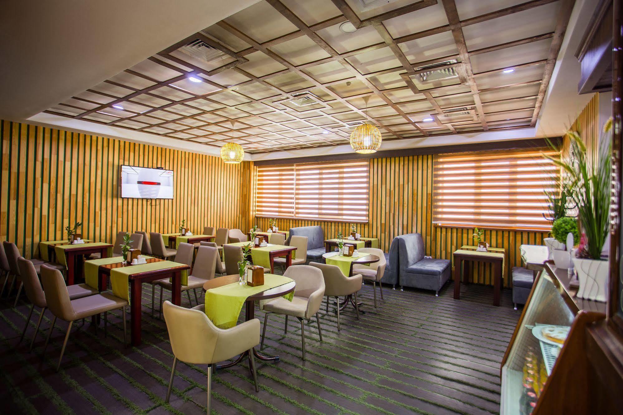 Green City Hotel Bishkek Luaran gambar